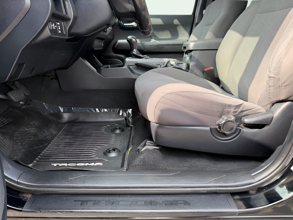 Used 2016 Toyota Tacoma TRD Off-Road AWD/4WD image 31
