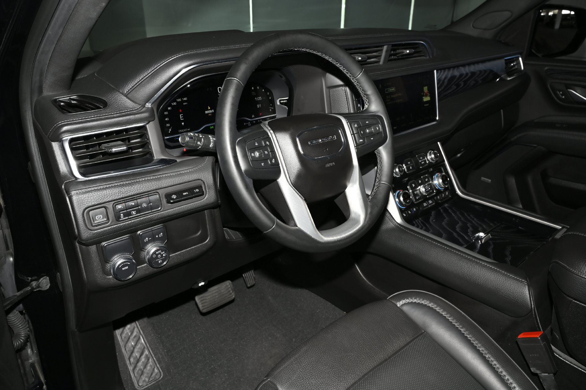 Used 2023 GMC Yukon XL Denali RWD image 30