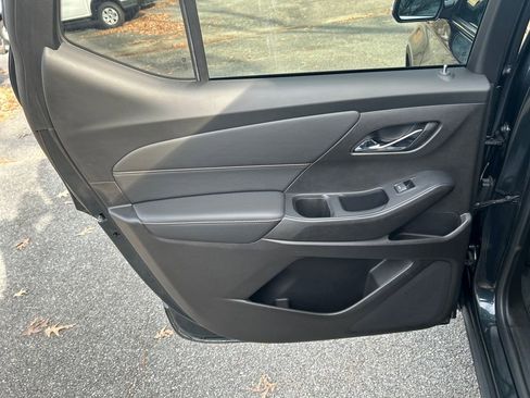 Used 2021 Chevrolet Traverse LT image 24