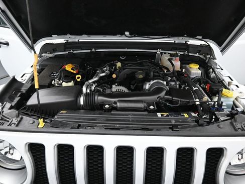 Used 2022 Jeep Wrangler Unlimited Sahara w/ Cold Weather Group image 33