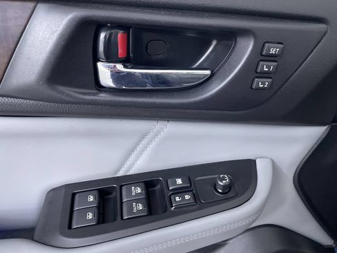 Used 2019 Subaru Outback 2.5i Limited AWD/4WD image 11