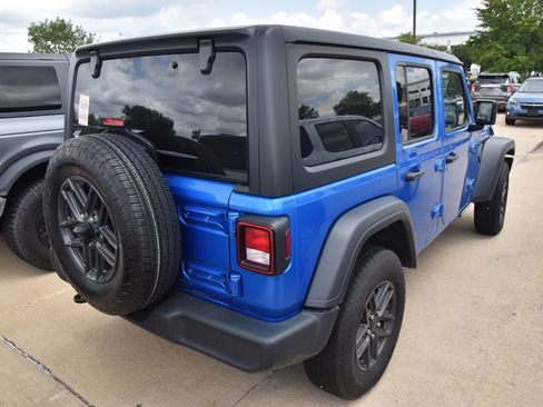 Used 2024 Jeep Wrangler Unlimited Sport AWD/4WD image 5