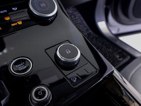 Used 2023 Land Rover Range Rover Sport SE image 16