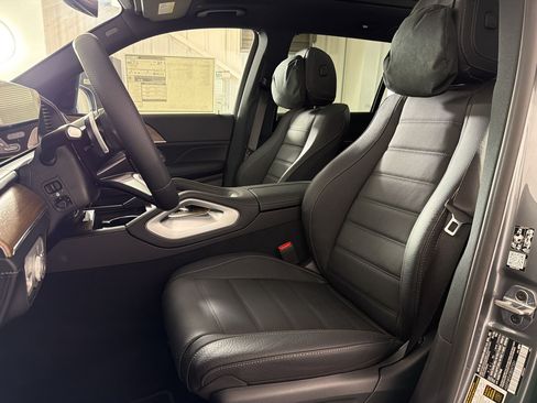 New 2026 Mercedes-Benz GLS 580 4MATIC image 5