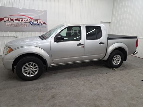 Used 2014 Nissan Frontier SV image 6