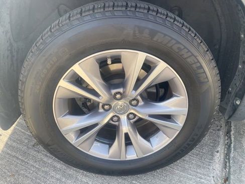 Used 2015 Toyota Highlander LE image 18