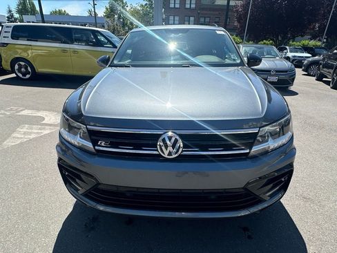 Used 2021 Volkswagen Tiguan SE AWD/4WD image 2