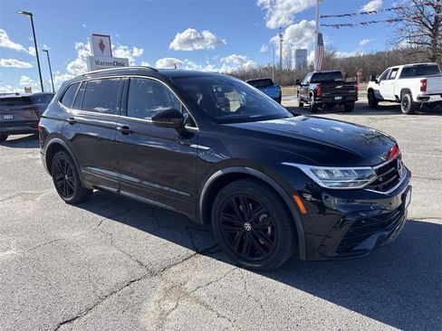 Used 2022 Volkswagen Tiguan SE R-Line image 8