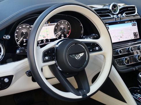 Used 2023 Bentley Bentayga AWD/4WD image 12