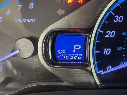 Used 2011 Toyota Sienna Limited image 32