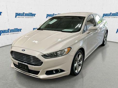 Used 2016 Ford Fusion SE FWD image 1
