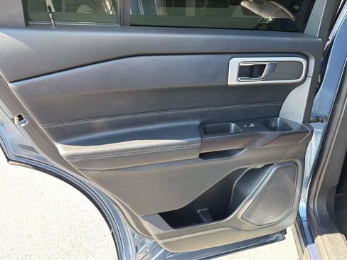 Used 2020 Ford Explorer XLT w/ Equipment Group 202A RWD image 18