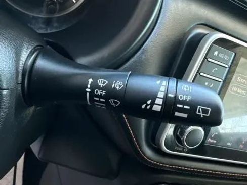 Used 2020 Nissan Kicks SR FWD image 42