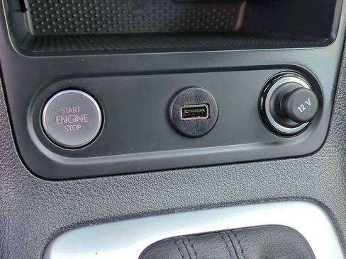 Used 2017 Volkswagen Tiguan Limited image 28