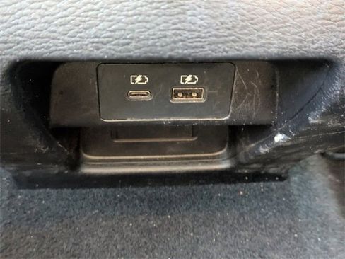 Used 2023 Mitsubishi Outlander SE image 16