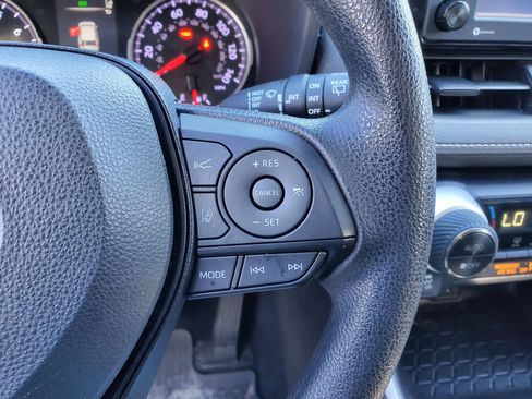 Used 2022 Toyota RAV4 XLE image 19