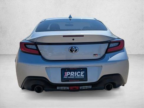 Used 2023 Toyota GR86 RWD image 7