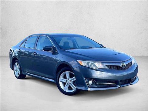 Used 2014 Toyota Camry SE image 12
