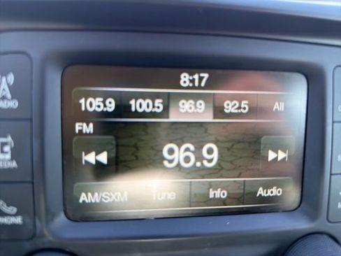 Used 2017 Jeep Cherokee Sport FWD image 17