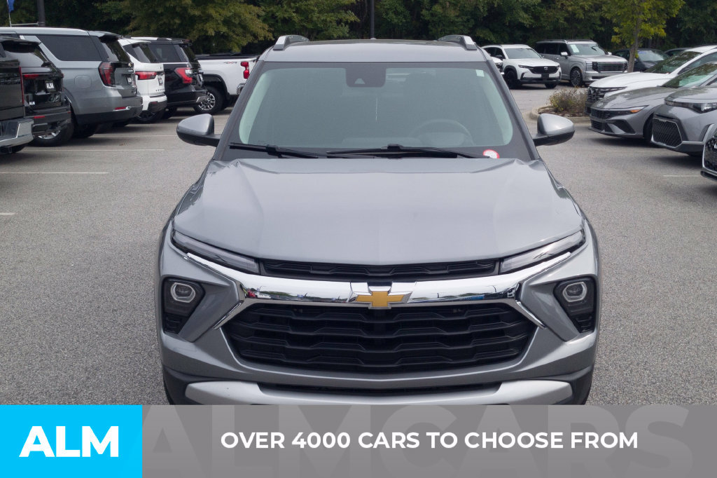 Used 2025 Chevrolet TrailBlazer LT FWD image 2