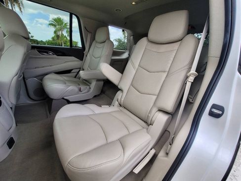 Used 2017 Cadillac Escalade 2WD image 12