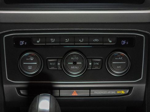 Used 2021 Volkswagen Atlas SE image 35