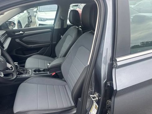Used 2025 Volkswagen Jetta SE w/ Sunroof Package FWD image 7