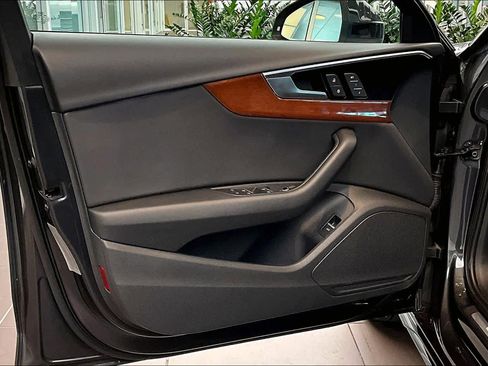 Used 2022 Audi A4 2.0T Premium w/ Convenience Package image 21