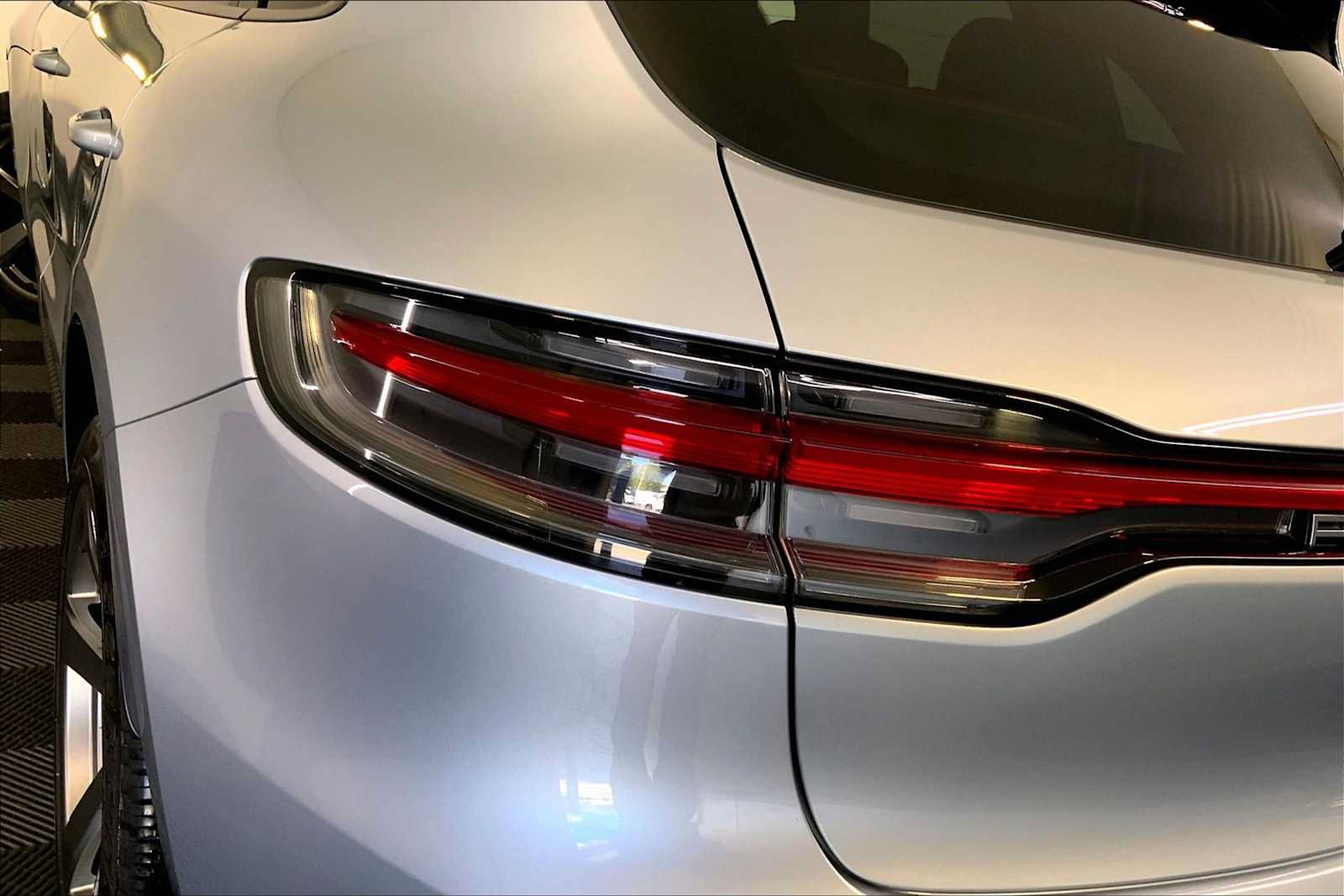Certified 2023 Porsche Macan AWD/4WD image 30