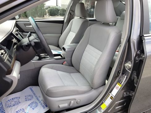 Used 2016 Toyota Camry LE image 11