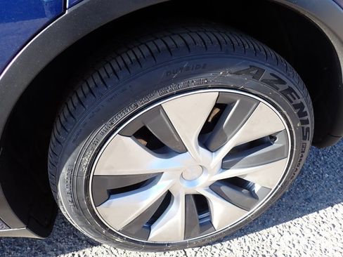 Used 2021 Tesla Model Y Long Range AWD/4WD image 7