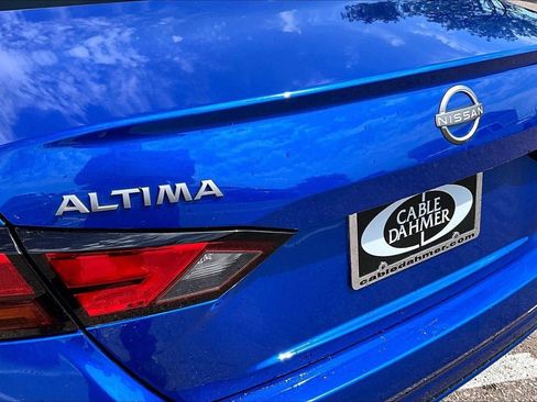 Used 2025 Nissan Altima 2.5 SV FWD image 6