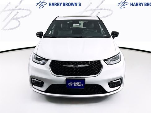 New 2026 Chrysler Pacifica Limited w/ Trailer Tow Group image 30