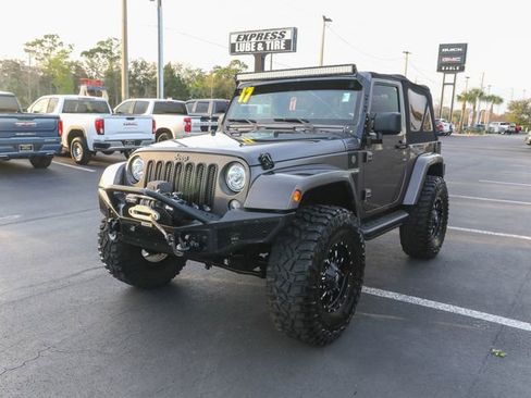 Used 2017 Jeep Wrangler Sport image 3