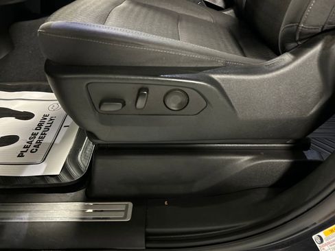 Used 2022 Chevrolet Silverado 1500 LT image 13