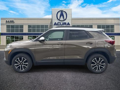 Used 2021 Chevrolet TrailBlazer ACTIV w/ Sun and Liftgate Package AWD/4WD image 2