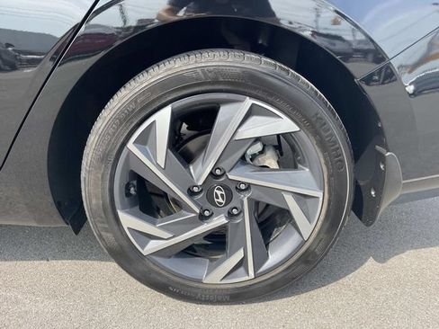 Certified 2025 Hyundai Elantra Sport FWD image 11