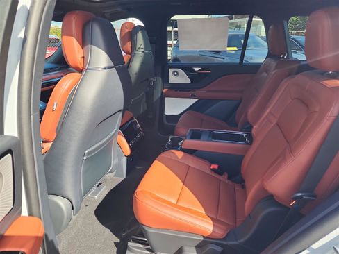 New 2025 Lincoln Aviator Reserve w/ Luxury Package image 15