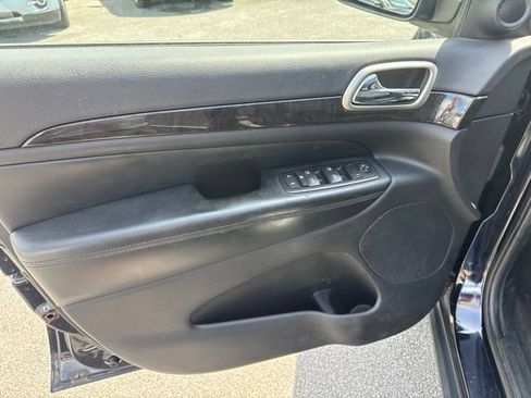 Used 2011 Jeep Grand Cherokee Laredo AWD/4WD image 14