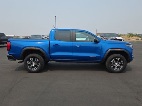 Used 2023 GMC Canyon AT4 w/ AT4 Premium Package AWD/4WD image 9