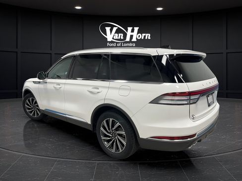 Used 2025 Lincoln Aviator AWD image 5