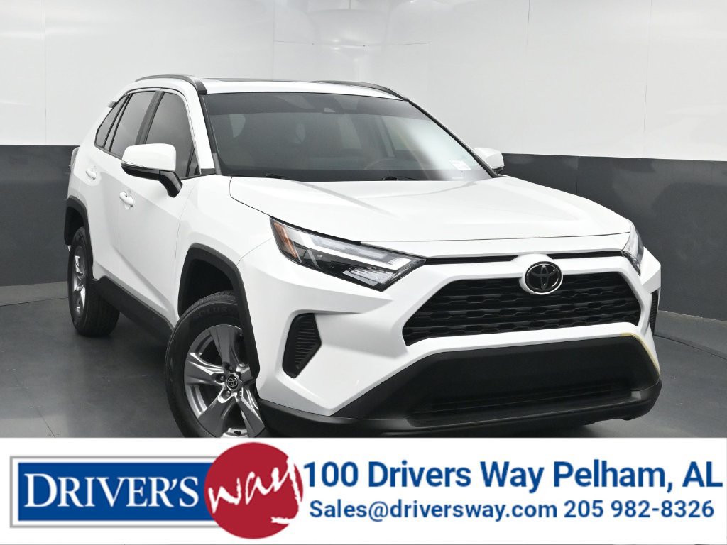 Used 2022 Toyota RAV4 XLE w/ Convenience Package FWD image 1