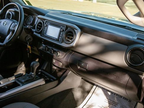 Used 2016 Toyota Tacoma SR5 image 11