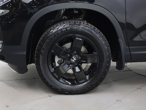 Used 2025 Honda Ridgeline Black Edition image 30