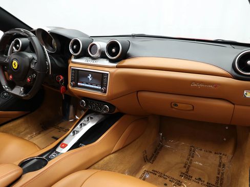 Used 2015 Ferrari California T image 88