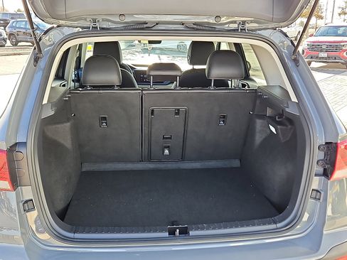 Certified 2024 Volkswagen Taos SE image 6