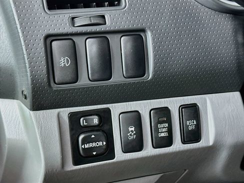 Used 2013 Toyota Tacoma 4x4 Access Cab V6 w/ SR5 Pkg image 11