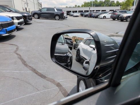 Used 2023 Kia Sorento LX FWD image 11