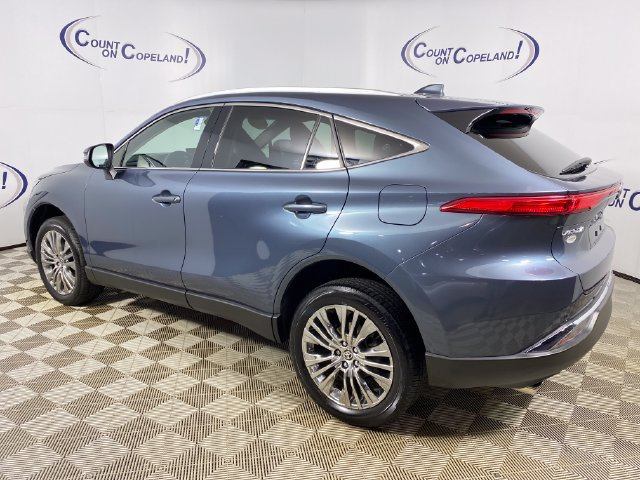 Used 2024 Toyota Venza XLE AWD/4WD image 4