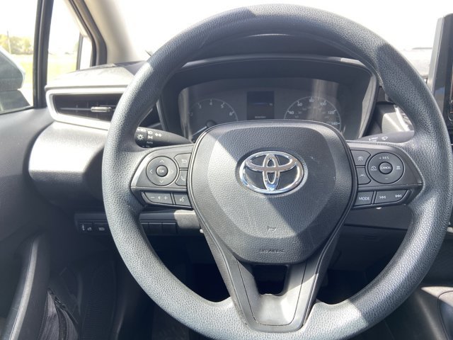 Used 2025 Toyota Corolla LE FWD image 30